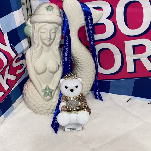 BATH AND BODY WORKS ROYAL HOLIDAY POLAR BEAR WALLFLOWER FRAGRANCE PLUG 🐻‍❄️ - Picture 2 of 4